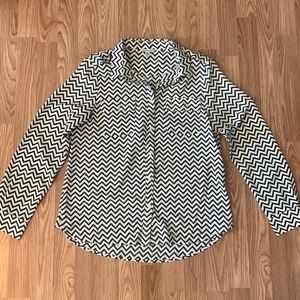 Black and white chevron American Eagle blouse. Size L.